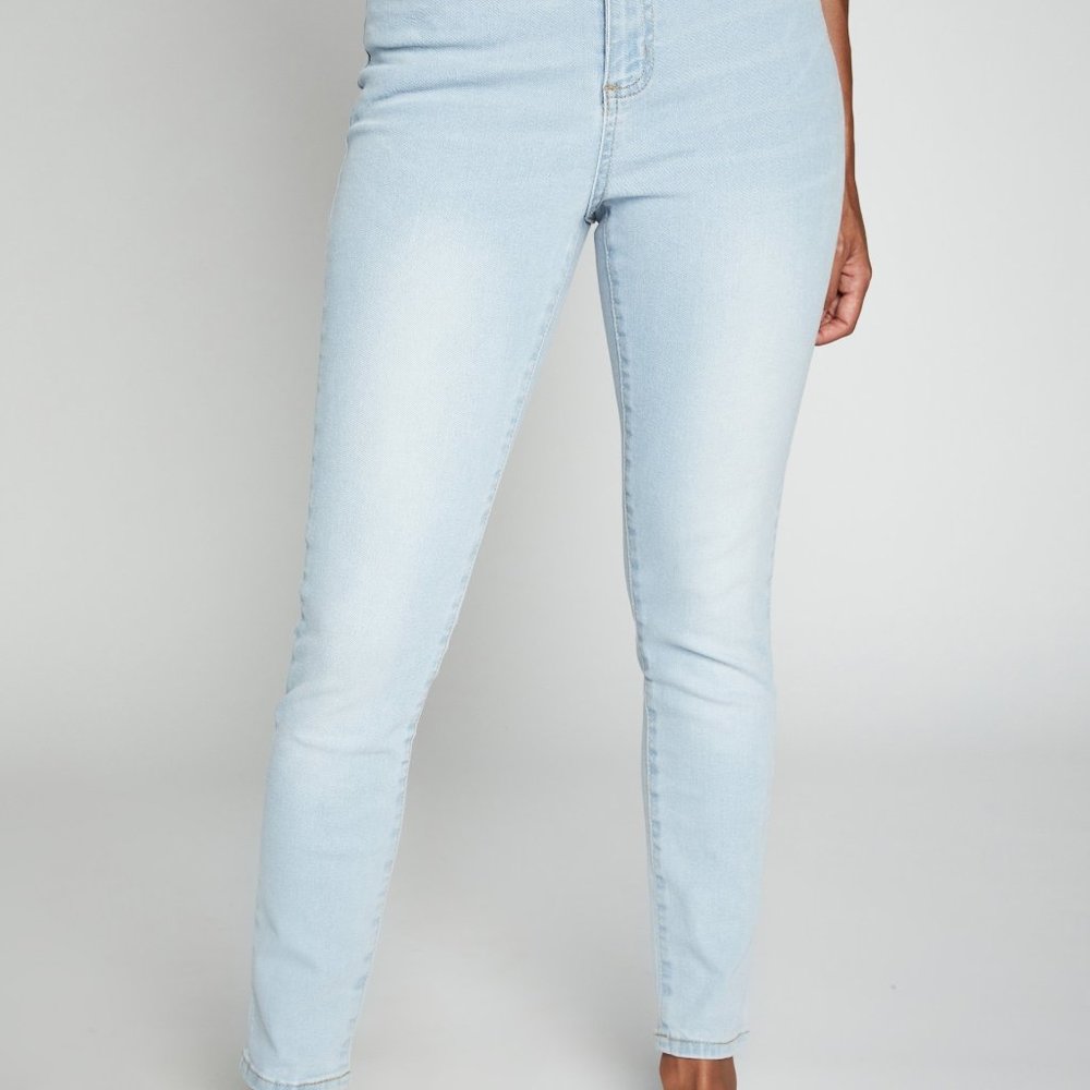 Light wash skinny jeans